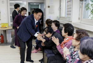 마포구, `경로당 묵은 때 털어내드립니다` 경로당 전문 청소 지원