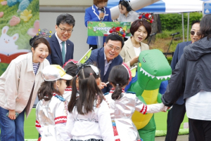 동화 속 상상의 나라로... ‘강서어린이 동화축제’ 인파 북적