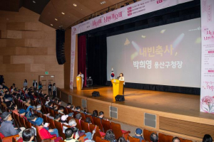˝낭만 가득한 어르신 노래 한마˝ 용산구, 제2회 시니어 낭만가요제 성황