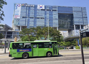 `서울시 최초` 금천구, 마을버스 기사 처우개선 제도화... 월 30만 원 지원