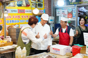 어제는 환경공무관 오늘은 시장 상인!...성북구청장, 현장 누비며 정책 실마리 찾아