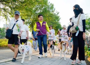 동대문구 “반려견과 함께 걷는 행복한 발걸음” 동대문구, 반려견 가족 걷기대회 성황리 개최