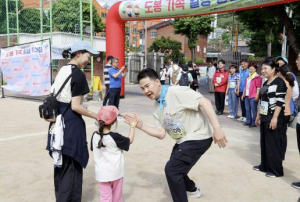도봉산 둘레길 수놓은 구민 2,000여 명…도봉 가족 힐링 등산대회 대성황