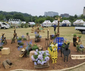 ˝폐목재가 살아났다˝ 은평 사파리 월드 전시