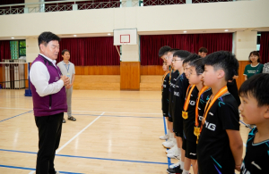 동대문구, 서울시장기 우승한 전곡초 배드민턴부 격려