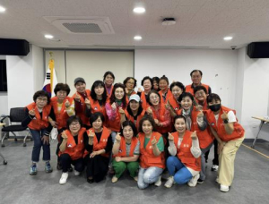 오렌지 군단으로 변신한 도봉구 통장님들