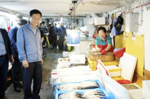 폐기물 5톤 치우자 시장이 달라졌다…성북구 밤나무골시장 새단장