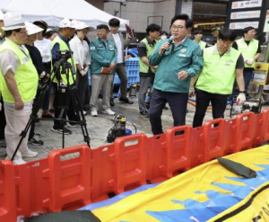 ˝빗물받이 덮개 열고, 침수 피해 막는다˝ 동작구, 수해 철벽 방어 돌입