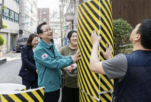 ˝안전하게 걷는 길 만든다˝ 영등포구, 전신주 보호대 설치