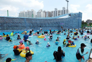 먼 데 말고 여기! 100m 워터슬라이드에 마술쇼까지~노원구, `2025 노원워터파크`로 심심 극복, 더위 해결!