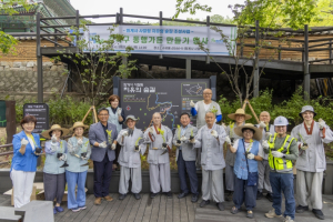 이상훈 서울시의원, 이상수, 최미경 강북구의원 화계사 사찰림 치유의 숲길 현장 점검