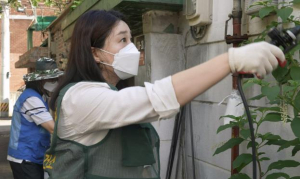 강북구의회 정초립 의원, 모기 등 위생해충 방역활동 함께해