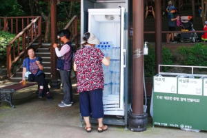 중랑구, `중랑옹달샘` 본격 가동...하루 1만 2천 병 생수로 폭염 식힌다