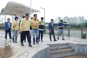 류경기 중랑구청장, 집중호우에 긴급 현장점검 나서
