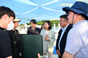 서울시의회 최호정 의장, 폭염 속 이용객 급증…잠원한강공원 수영장 현장 점검