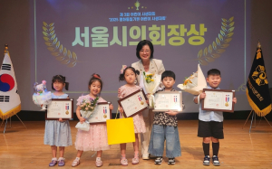 옥재은 서울시의원, 2025 평화통일기원 어린이 사생대회 수상자 수여