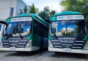 ˝대기 정화 버스 달린다˝ 중랑구, 관용 대형 버스에 미세먼지 저감 필터 장착