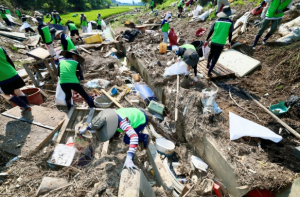 서대문구 자원봉사자들 ˝아산시의 신속한 수해 복구를 기원합니다˝