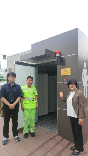 강북구의회 유인애 의원, 우이천 우이교 인근 공중화장실 설치 현장 점검