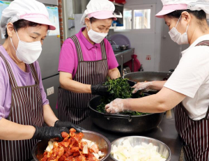 맛과 영양 꽉 채운 한 끼, 어르신~ 반찬 배달왔습니다! 노원구, 경로당 반찬 배달 서비스 운영