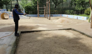 성동구, 모래놀이터 친환경 소독 실시…안심하고 놀아요