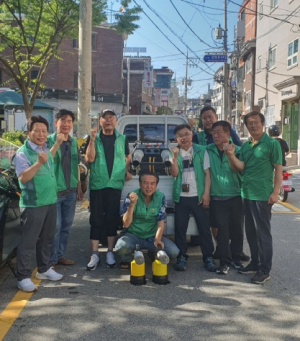 강북구의회 노윤상 의원, 새마을지도자 회원들과 여름철 감염병 예방 위한 방역 활동 참여