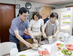 진교훈 강서구청장, 말복 맞이 삼계탕 나눔행사 참석