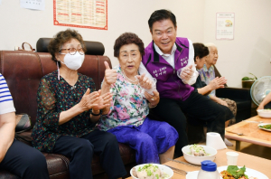 동대문구, 경로당 어르신 무더위쉼터 주말 확대 운영