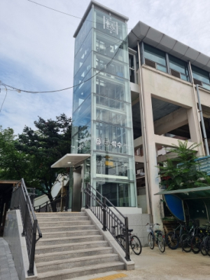 “안전한 보행환경”…금천구, 석수역 보도육교 엘리베이터 교체 완료