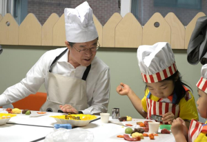 물감놀이로 창의력 쑥쑥! 서울 중구, 미술특화 키즈카페 `노리몽땅 장충점` 개관