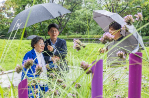 서울시 정무부시장, 위안부 피해자 이용수 할머니와 `기억의 터` 찾아 추모
