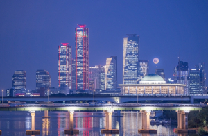 여의도에 뜬 `서울달` 개장 1년, 5만명 탔다… 글로벌 관광객 사로잡아