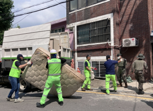수해 피해현장 또 찾은 진교훈 강서구청장, 수해 복구 주력