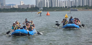 `장애 넘은 화합의 물살` 중랑구, 2025 서울특별시 어울림 래프팅대회 열려