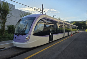 서울시, 국내 최초 친환경 트램 위례선 속도낸다…시범운행 시작
