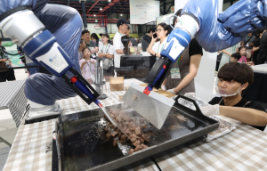로봇이 요리하고 달린 하루…강남서 펼쳐진 로봇·AI 경진대회