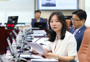 서울시의회 윤영희 의원, 고척스카이돔서 못 발견...“선수 안전은 타협 불가”