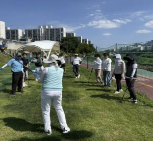 자율이용제 도입 `열린 필드` 구현…도봉구 `파크골프` 생활체육 일상화