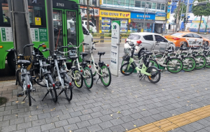 서울특별시의회, 따릉이 대여소 혼잡 유발한 전동킥보드·자전거 무단주차, 조례로 막는다