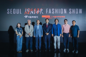 김길영 서울시의회 도시계획균형위원회 위원장, 『서울 시니어 패션쇼』 개막 축하 세대의 경계를 넘어선 도전의 무대 응원