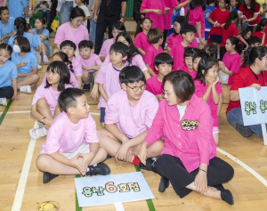 우승보다 웃음, 하나 된 아이들...용산구, `2025 용산키움운동회` 성료