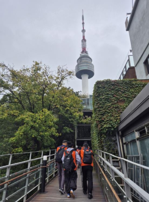 서초구, 장기요양어르신과 돌봄가족 위한 `남산 가을 나들이` 성료