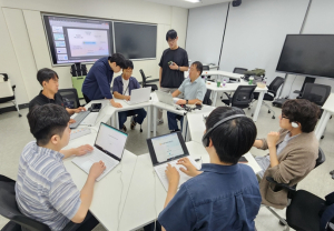 서울시교육청, 전국 최초 시각장애 교원 AI·에듀테크로 `새로운 눈과 손` 얻다