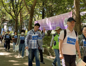 도산공원에 웃음꽃 핀다… 강남구 시니어 걷기대회 열려
