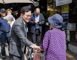 진교훈 강서구청장, 추석 앞두고 전통시장 찾아 민생 살펴