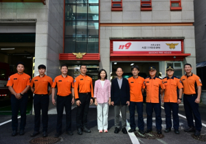 서울시의회 최호정 의장, 소방관 주말에 급식 직접 만들어… 현장 점검 나서