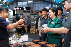 이순희 강북구청장, 추석 명절 맞아 전통시장 순회
