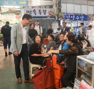 양천구청장 추석 앞두고 전통시장·경로당 등 찾아 민생 살피고 온정 나눠