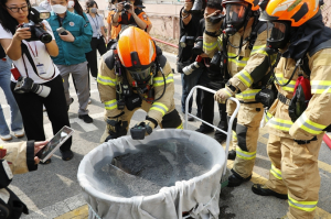 서울시, 리튬이온 배터리 실물화재 실험…실내 충전 절대 유의하세요
