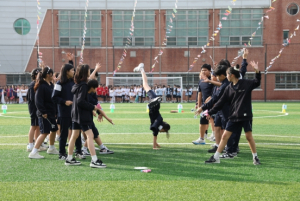 박강수 마포구청장, 신수중 사계절 푸른 잔디 운동장 탄생 축하